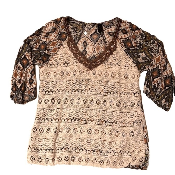 Lace Front 3/4 length sleeve top - Picture 1 of 5